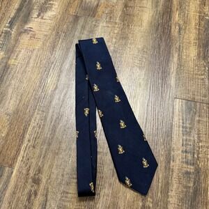 WM Chelsea Ltd Scarsdale NY Mens Navy Blue Pure Silk Embroidered Crest Tie